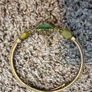 Elegant Gold and Green Necklace 14